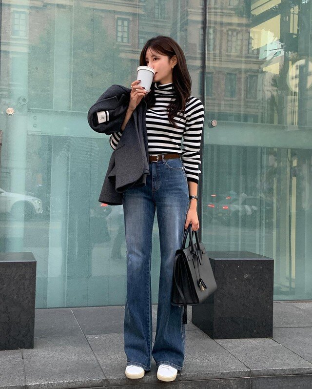 Áo kẻ ngang "phủ sóng" khắp nơi: 10 kiểu phối đồ giúp chị em tuổi nào diện cũng trông trẻ trung, sành điệu - 5