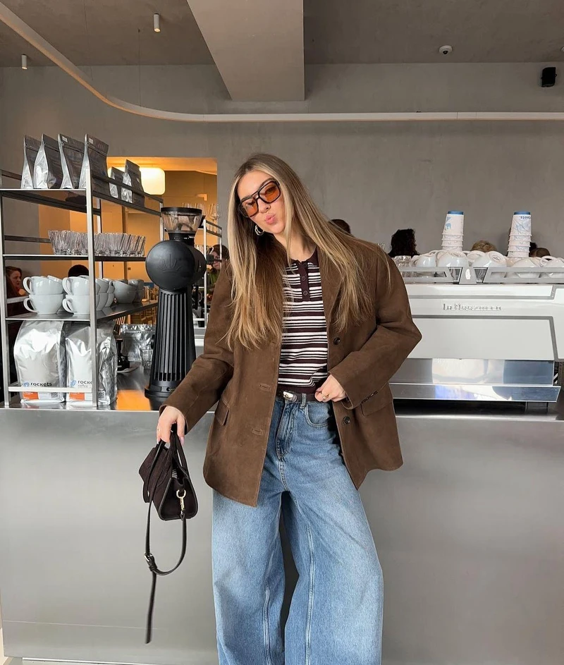 Áo kẻ ngang "phủ sóng" khắp nơi: 10 kiểu phối đồ giúp chị em tuổi nào diện cũng trông trẻ trung, sành điệu - 3