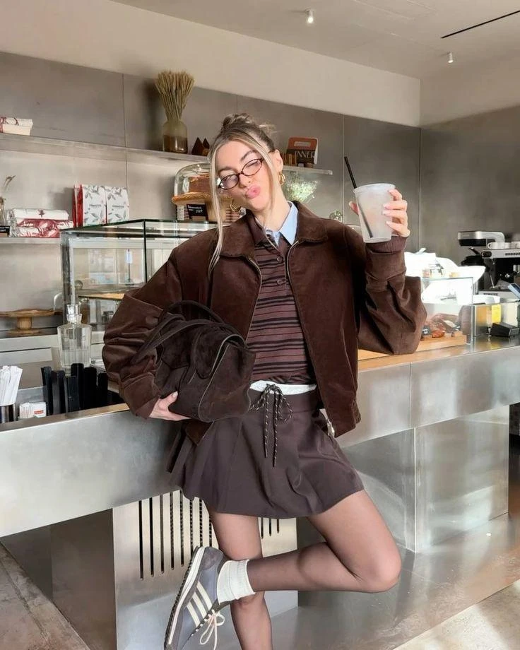 Áo kẻ ngang "phủ sóng" khắp nơi: 10 kiểu phối đồ giúp chị em tuổi nào diện cũng trông trẻ trung, sành điệu - 4