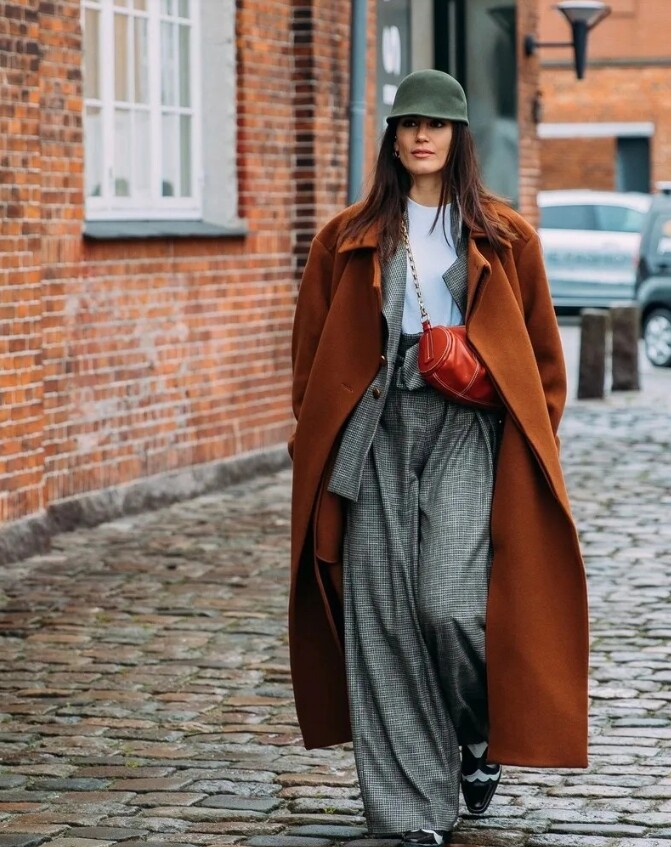 Xu hướng áo khoác 2025 càng dài càng đẹp: 3 kiểu áo khoác giúp nàng dưới 1m60 trông như 1m70, sành điệu suốt mùa - 8