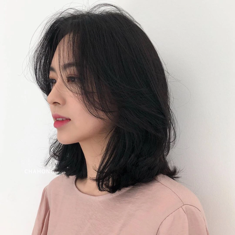 Cắt tóc tới đâu là đẹp nhất? Chị em cắt thử kiểu tóc ngắn chạm điểm &#34;vàng&#34; này, dáng mặt nào cũng đều đẹp sang - 1
