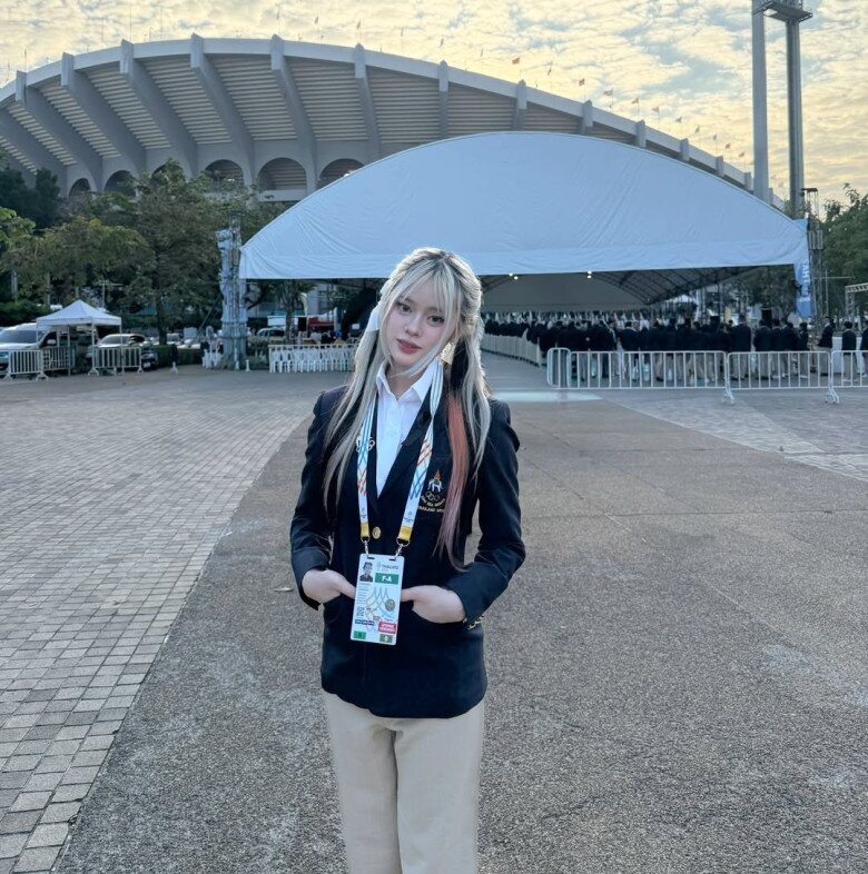 Nhan sắc nữ tuyển thủ Thái Lan hot MXH vì tố cáo gian lận của đồng đội tại SEA Games 33, gia thế cực "khủng" - 4