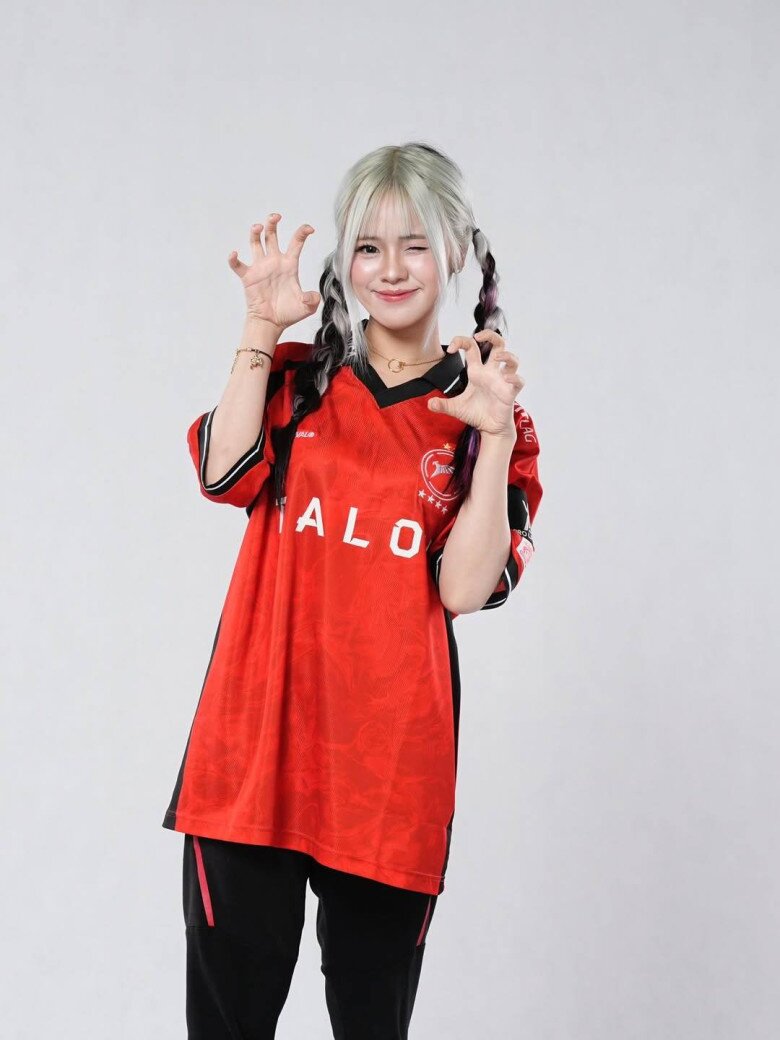 Nhan sắc nữ tuyển thủ Thái Lan hot MXH vì tố cáo gian lận của đồng đội tại SEA Games 33, gia thế cực "khủng" - 5