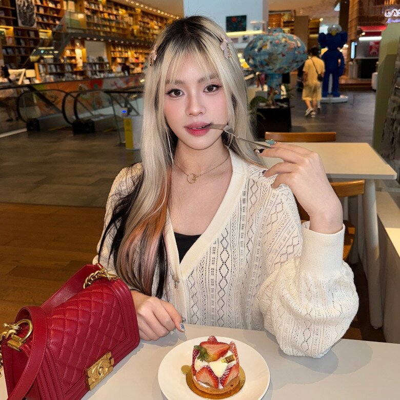 Nhan sắc nữ tuyển thủ Thái Lan hot MXH vì tố cáo gian lận của đồng đội tại SEA Games 33, gia thế cực "khủng" - 7