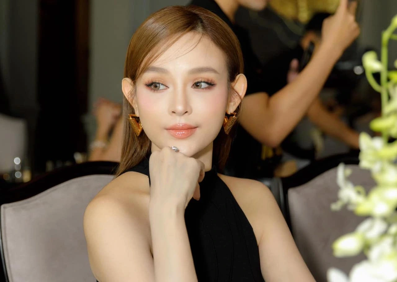 Chị đẹp Hà Thành được mẹ chồng cưng chiều, sắm núi hàng hiệu cho con dâu mặc quanh năm không hết - 1