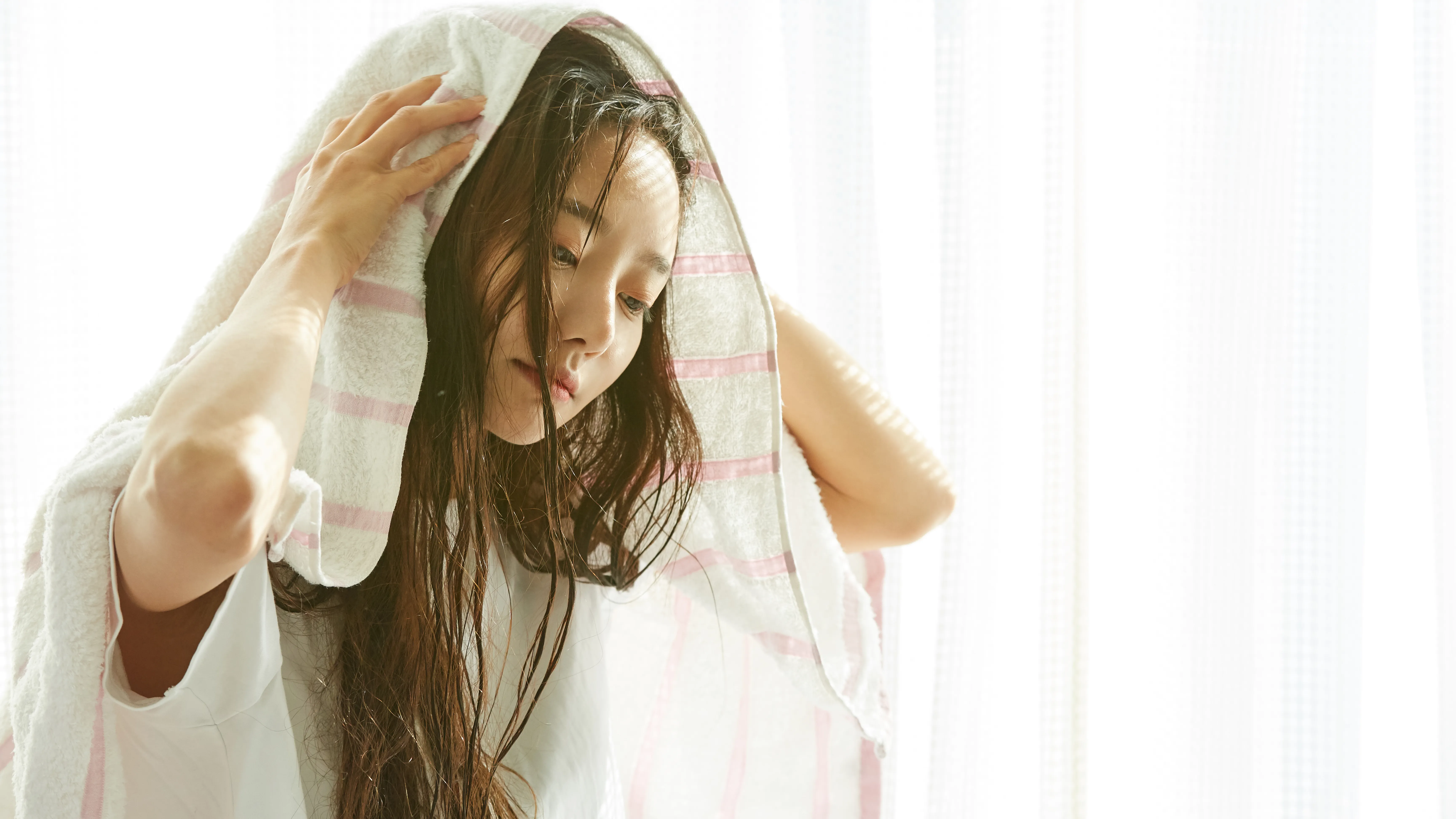 3 thói quen gội đầu giúp phụ nữ Nhật không cần tới salon vẫn luôn có mái tóc “3 không”: không bết, không mỏng, không xẹp - 4