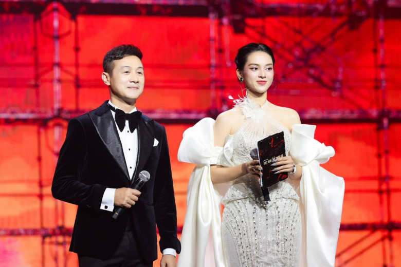 Cô gái lai Pháp đi thi Hoa hậu rồi cưới luôn nam MC VTV đình đám hơn 14 tuổi, nhan sắc hiện tại gây ngỡ ngàng - 2