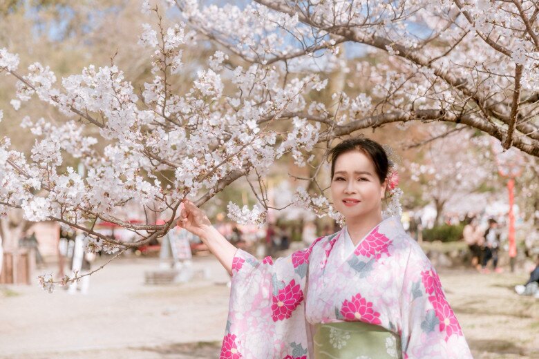 &#34;Cô Trúc&#34; Mai Thu Huyền khoe ảnh gia đình: Mẹ ruột thời trẻ xinh như mộng, hai con gái đều thừa hưởng &#34;gen cực phẩm&#34; - 10