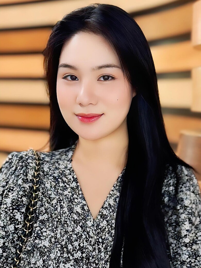 Con gái đại gia ngành nhựa có mẹ là Á hậu, xưa mũm mĩm nay tuổi 23 "chân dài như sếu", có điểm đẹp lấn át mẹ - 7