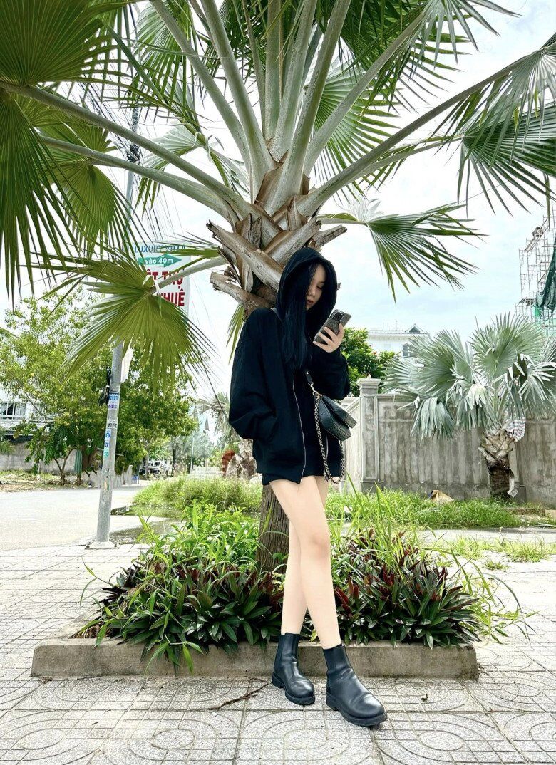 Con gái đại gia ngành nhựa có mẹ là Á hậu, xưa mũm mĩm nay tuổi 23 "chân dài như sếu", có điểm đẹp lấn át mẹ - 5