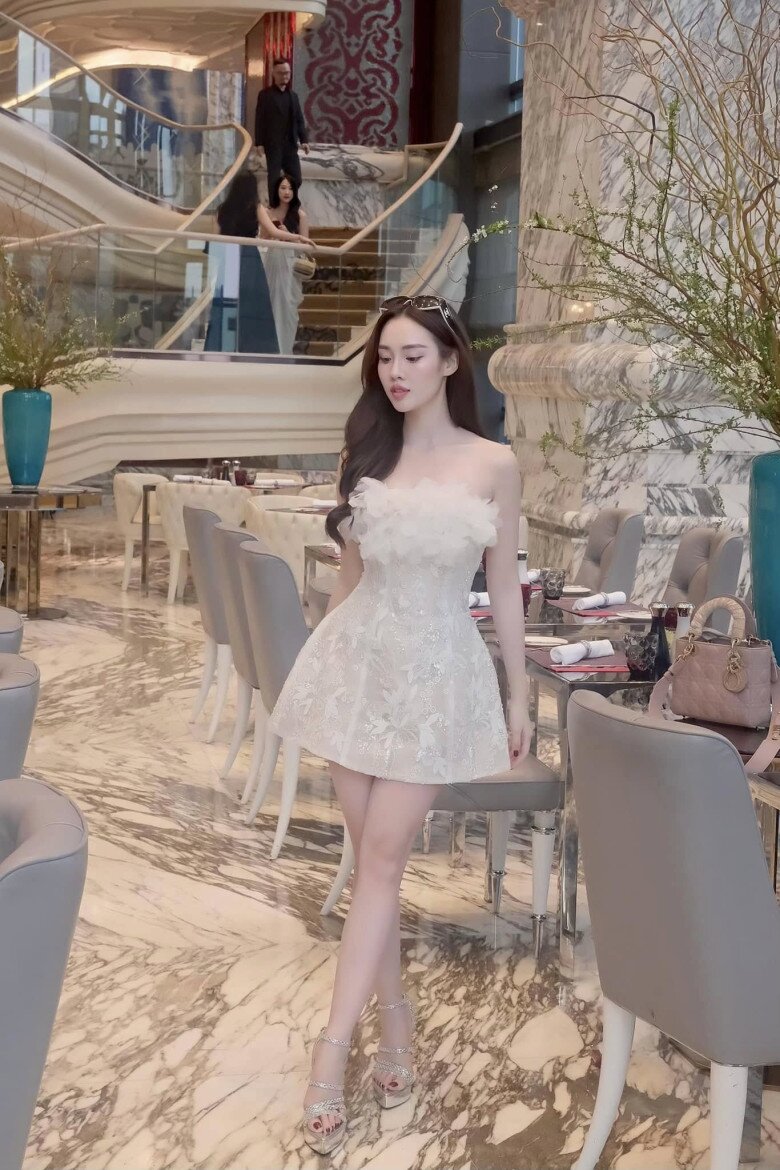 Rời đồng phục bay, nữ tiếp viên Hải Phòng hot nhất nhì MXH ăn mặc phóng khoáng, nhan sắc chẳng kém Hoa hậu - 11