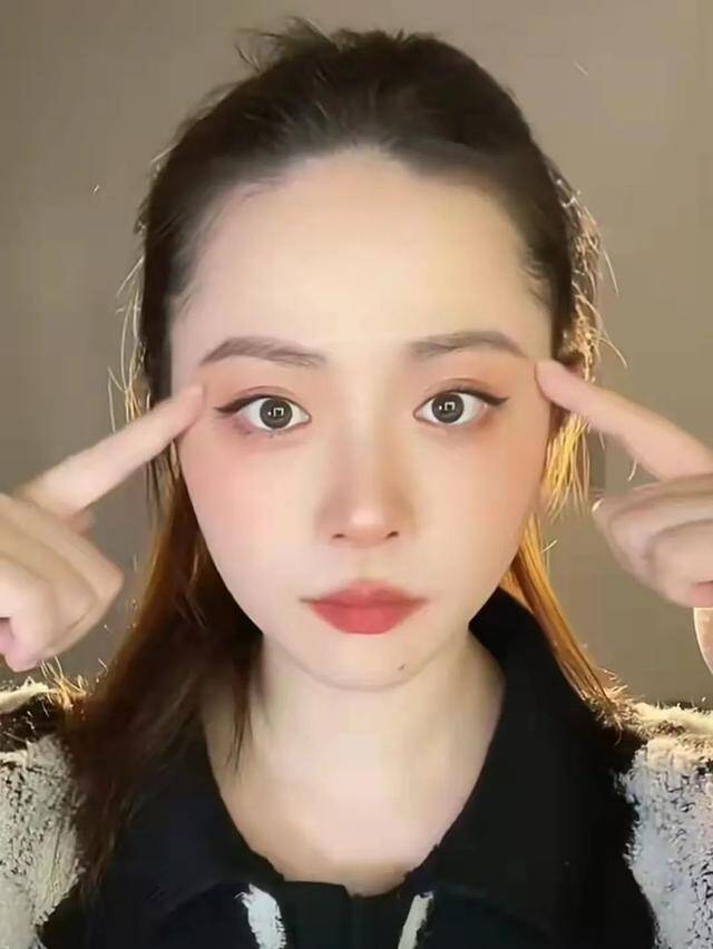 Cùng kiểu mặt sao người khác cắt mái thì trẻ còn bạn lại già? Cứ dựa vào điểm này sẽ tôn ngũ quan hài hòa - 10