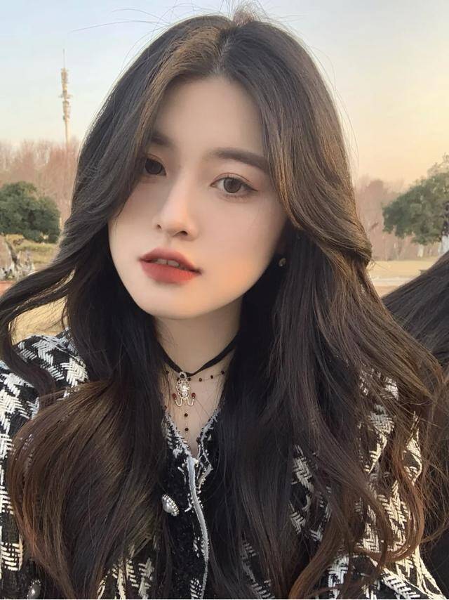 Cùng kiểu mặt sao người khác cắt mái thì trẻ còn bạn lại già? Cứ dựa vào điểm này sẽ tôn ngũ quan hài hòa - 11