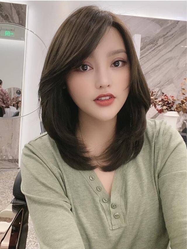 Cùng kiểu mặt sao người khác cắt mái thì trẻ còn bạn lại già? Cứ dựa vào điểm này sẽ tôn ngũ quan hài hòa - 12