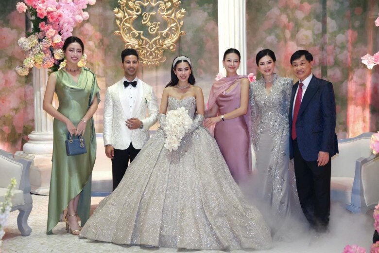 Mỹ nhân Việt lên đồ sang chảnh dự đám cưới Tiên Nguyễn: 2 con dâu nhà tỷ phú một 9 một 10, Quỳnh Anh Shyn hở bạo - 1