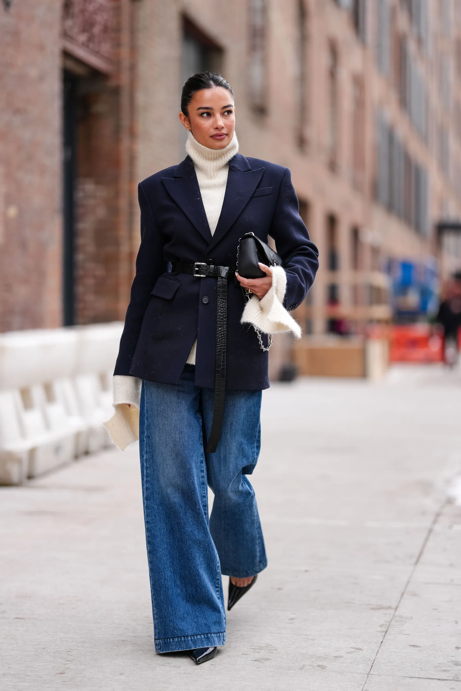 Đây là chiếc áo "tinh hoa hội tụ" nhất mùa đông, có tới 7 cách mặc giúp chị em đẹp thanh lịch và ấm áp - 2