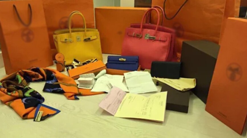 Đi xe sang, Thủy Tiên vẫn trung thành với mẫu túi hiệu dùng 10 năm chưa chán, từng mang lên xe khách về quê - 12