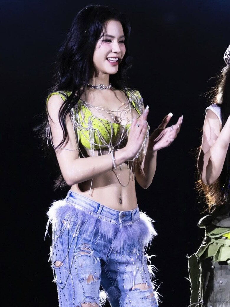 Diệp Lâm Anh U40 ngày càng “hồi xuân”, chăm mặc áo ngắn cũn cực cuốn hút sau khi công khai bạn trai kém tuổi - 3