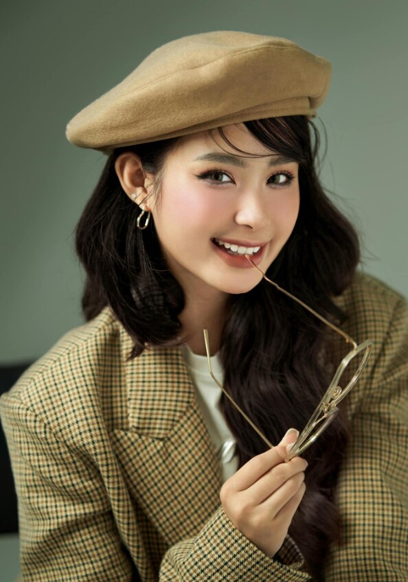 Gu ăn mặc trái ngược của &#34;con gái ông trùm&#34; hot nhất Việt Nam: Trên phim cực &#34;ngầu&#34;, ngoài đời quyến rũ vô đối - 7