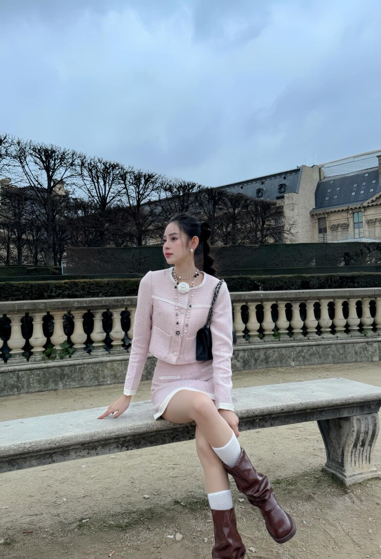 4 kiểu chân váy tối giản được nàng dâu hào môn “chọn mặt gửi vàng”, mặc thế nào cũng sang chảnh ngút ngàn - 1