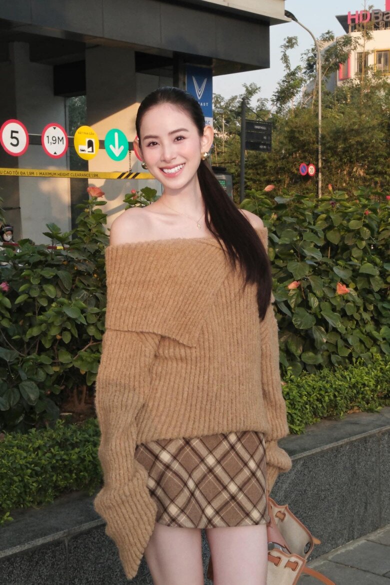 4 kiểu chân váy tối giản được nàng dâu hào môn “chọn mặt gửi vàng”, mặc thế nào cũng sang chảnh ngút ngàn - 2