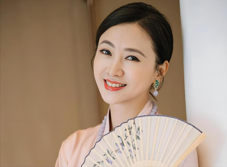 Hoa hậu đẹp nhất châu Á nổi đình đám một thời, nay U60 đẹp rực rỡ nhờ cốc nước giá rẻ giúp &#34;cải lão hoàn đồng&#34; - 8