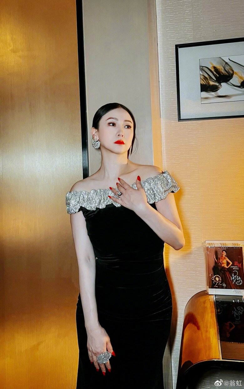 Hoa hậu đẹp nhất châu Á nổi đình đám một thời, nay U60 đẹp rực rỡ nhờ cốc nước giá rẻ giúp &#34;cải lão hoàn đồng&#34; - 9