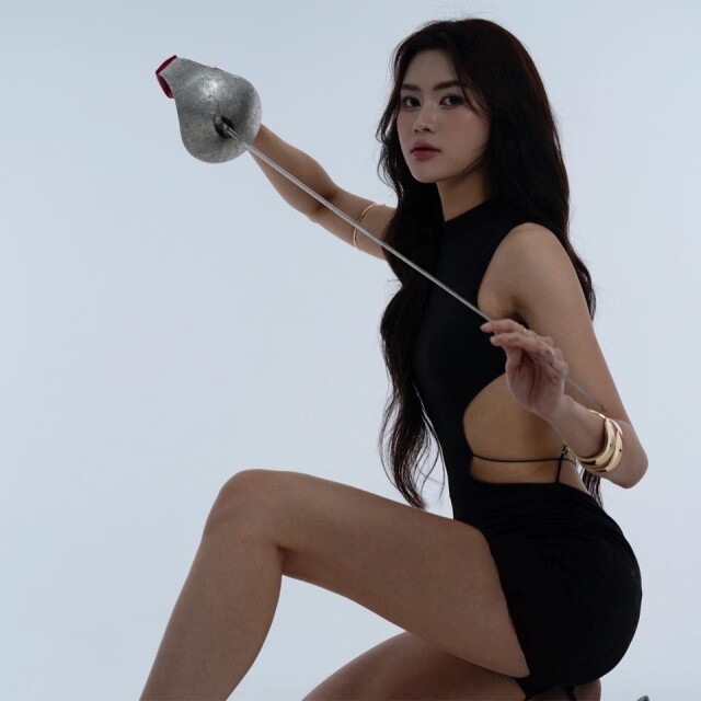 "Hoa khôi đấu kiếm" được ví như bản sao của Hoa hậu Đỗ Thị Hà, sở hữu "cặp kiếm Nhật" thon dài đẹp hút hồn - 1