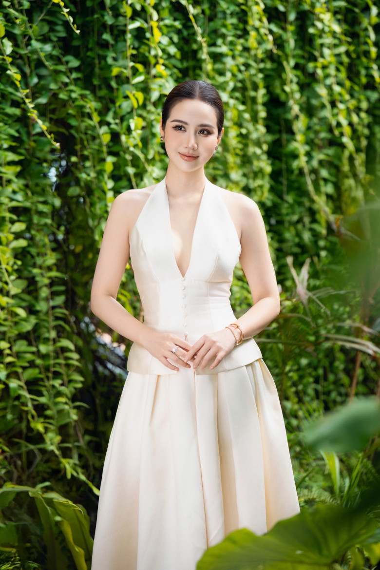 Huyền Lizzie là mỹ nhân mặc đồ công sở đẹp nhất màn ảnh, chị em mê phong cách tổng tài tham khảo ngay - 1