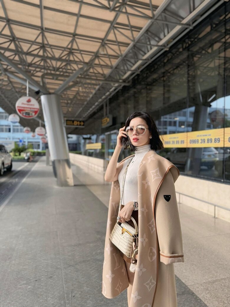 Không chơi style &#34;giàu ngầm&#34;, Lệ Quyên có hẳn bộ sưu tập áo khoác mặc lên là toát mùi tiền, xa xỉ thấy rõ - 8
