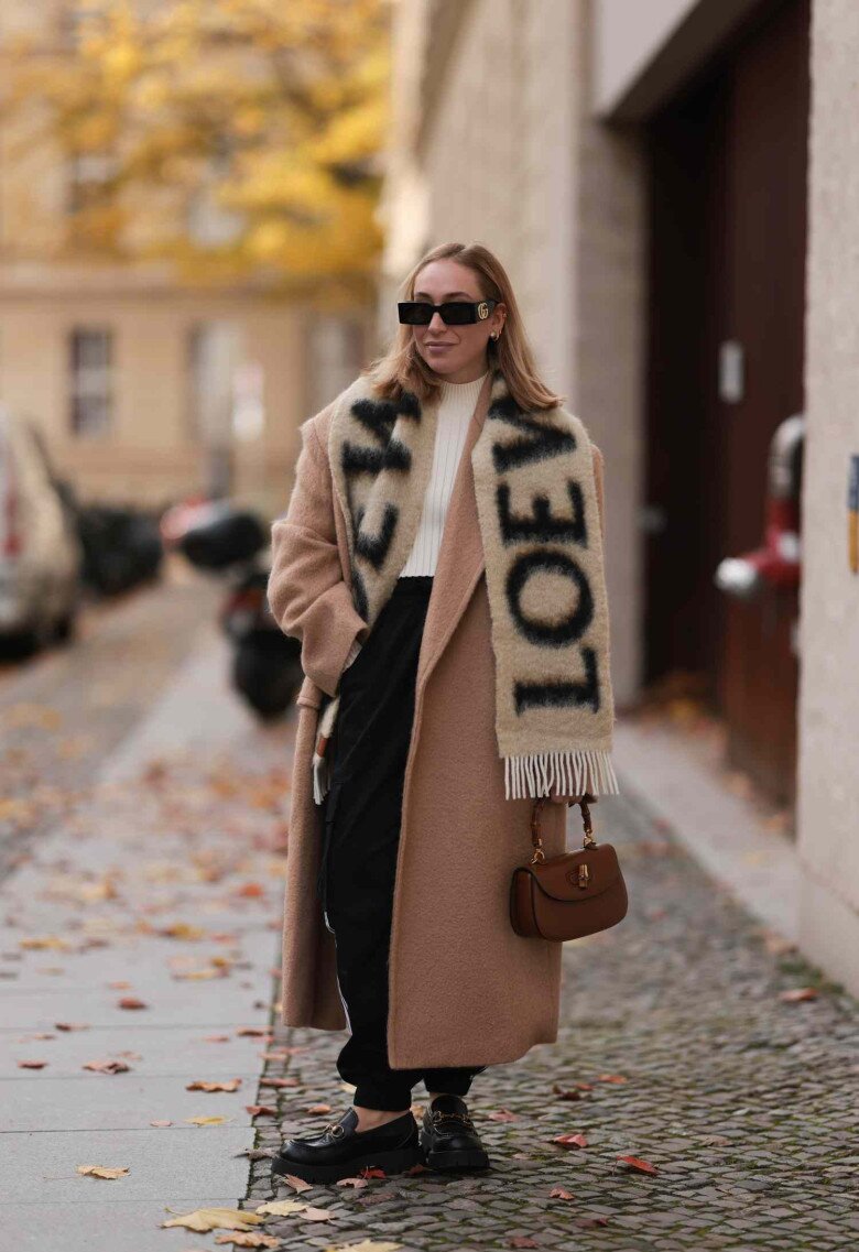 Cao dưới 1m60 vẫn mặc áo khoác dài đẹp “đỉnh”, không sợ nuốt dáng nhờ chọn đúng kiểu, diện lên trẻ hẳn vài tuổi - 2