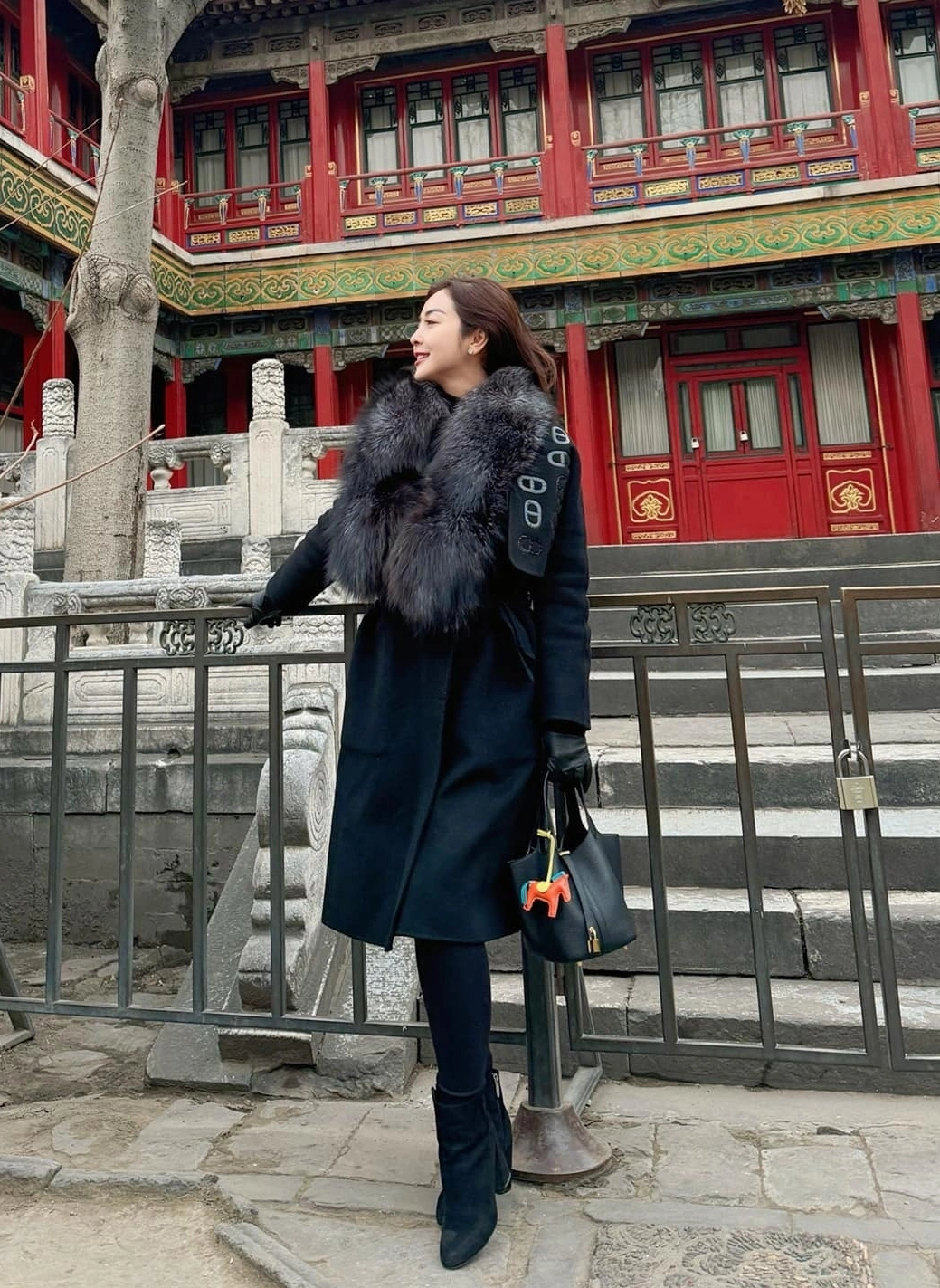 Mặc áo khoác lông vừa sang vừa trẻ như mỹ nhân Việt, chị em hóa thành quý cô &#34;giàu ngầm&#34; - 9
