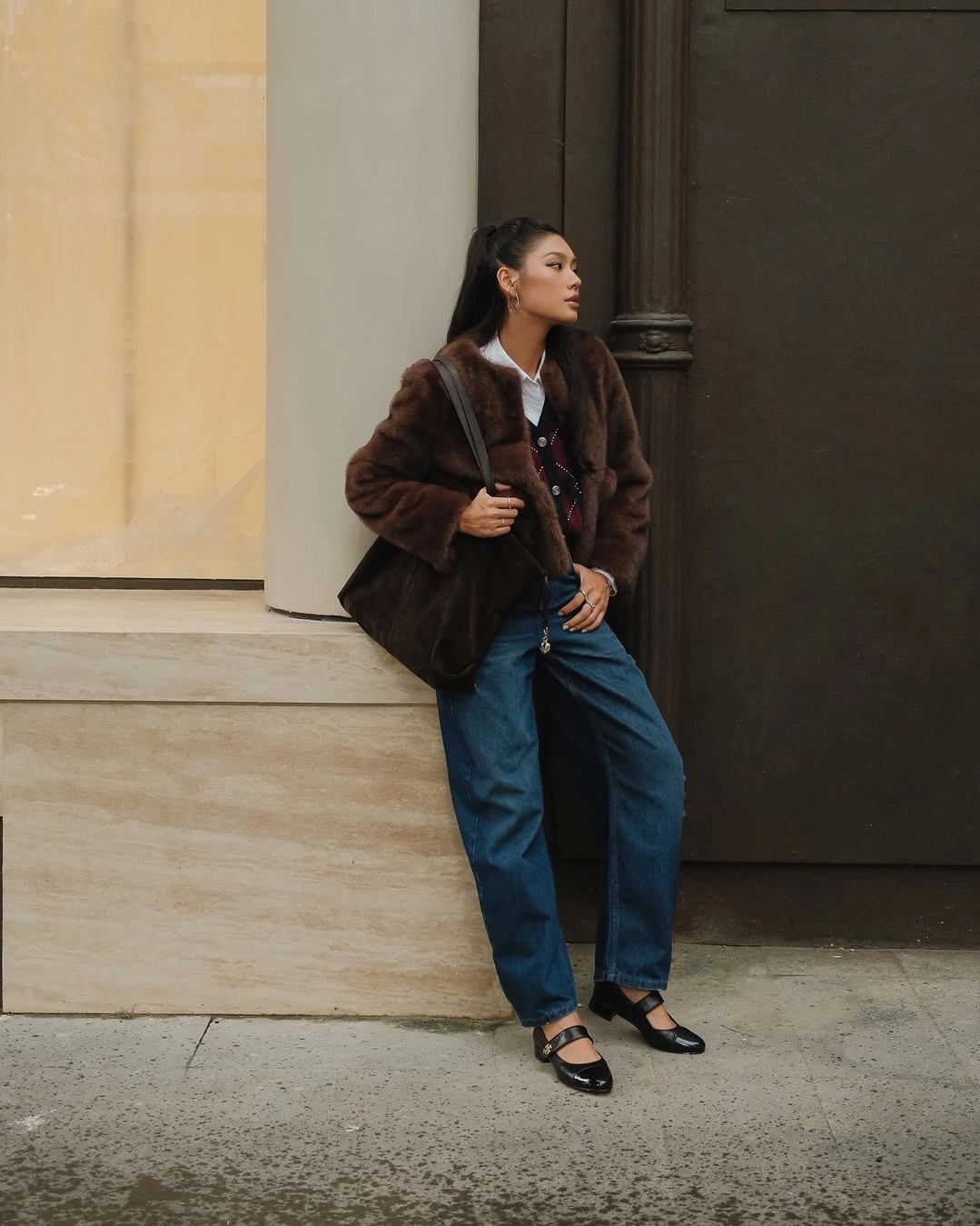 Mặc áo khoác lông vừa sang vừa trẻ như mỹ nhân Việt, chị em hóa thành quý cô &#34;giàu ngầm&#34; - 3