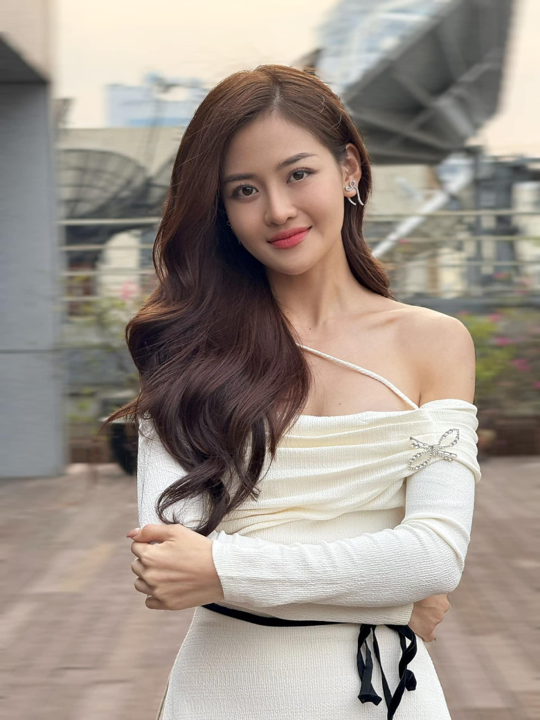 "Bạn gái Mạnh Trường" hiếm hoi khoe nhan sắc mẹ ruột trẻ đẹp như chị em sinh đôi khiến con gái cũng phải "xách dép" - 5