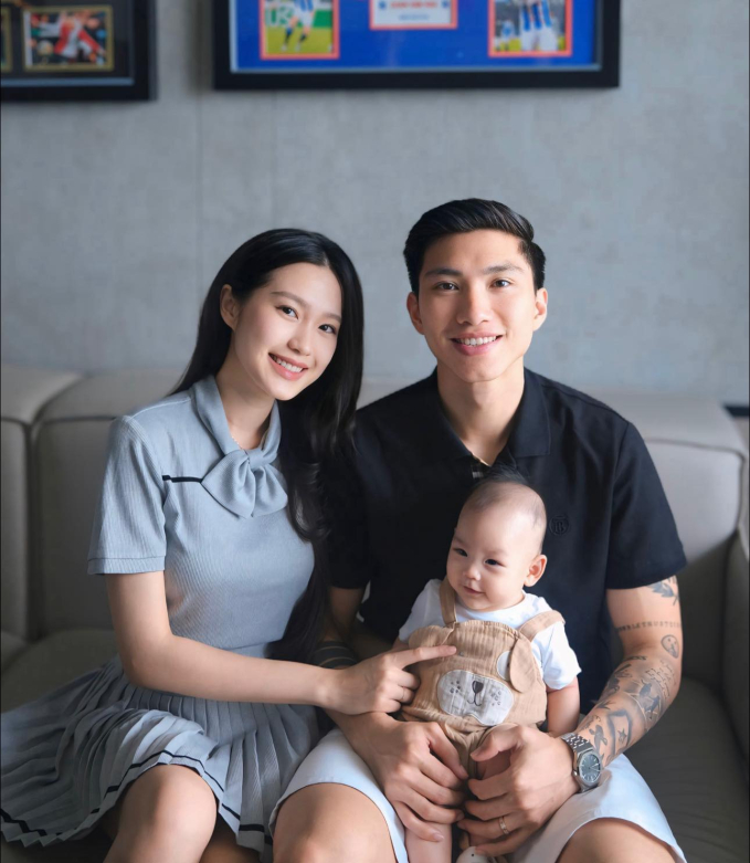 Mẹ vợ Bùi Tiến Dũng sinh ở nơi "phụ nữ đẹp nhất thế giới", nhìn sang mẹ vợ Đoàn Văn Hậu càng trầm trồ hơn - 10