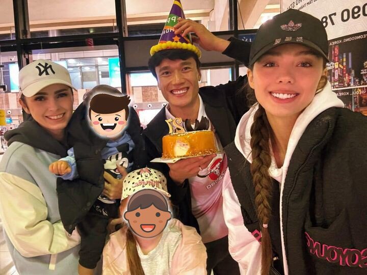 Mẹ vợ Bùi Tiến Dũng sinh ở nơi "phụ nữ đẹp nhất thế giới", nhìn sang mẹ vợ Đoàn Văn Hậu càng trầm trồ hơn - 3