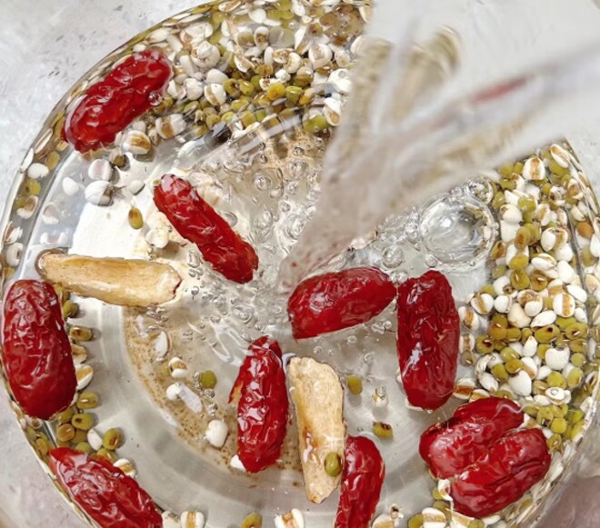 Mỗi ngày uống một cốc nước này thay trà sữa, chỉ sau 7 ngày da trắng hồng hào không tì vết khỏi cần đi spa - 4