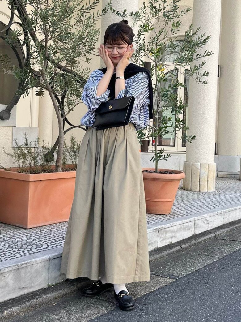 Mùa thu này đừng chỉ mặc sơ mi, quần âu đi làm, 7 outfit công sở trẻ trung, thanh lịch khiến đồng nghiệp phải ghen tỵ - 7