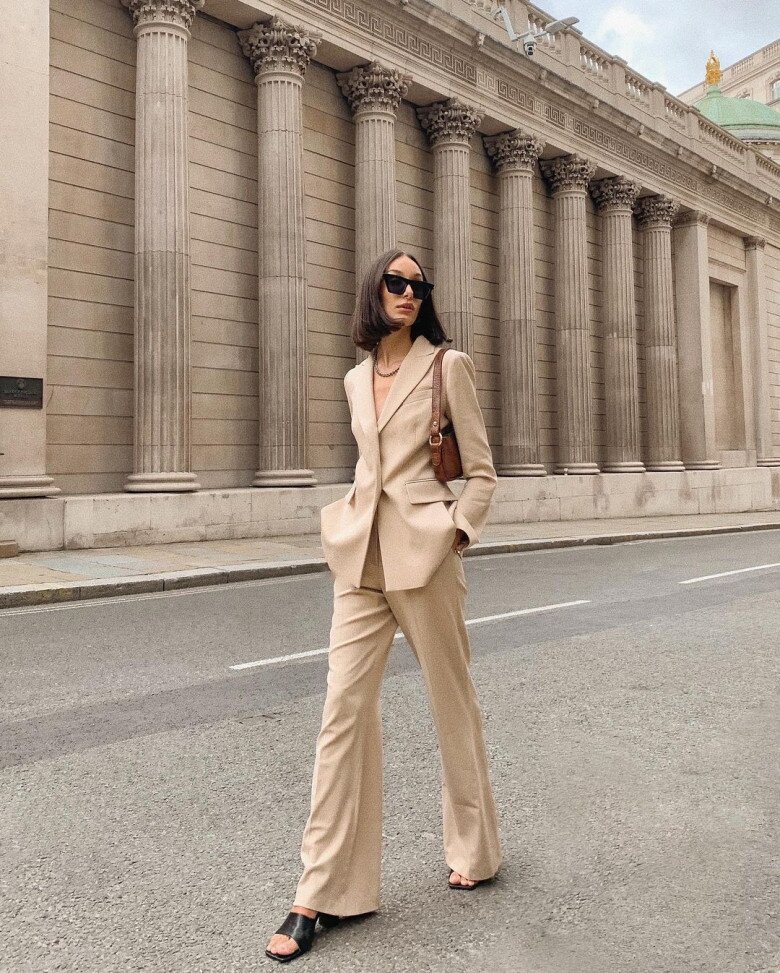 Mùa thu này đừng chỉ mặc sơ mi, quần âu đi làm, 7 outfit công sở trẻ trung, thanh lịch khiến đồng nghiệp phải ghen tỵ - 3