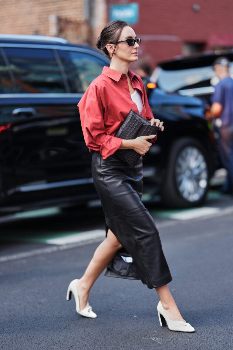 Mùa thu này đừng chỉ mặc sơ mi, quần âu đi làm, 7 outfit công sở trẻ trung, thanh lịch khiến đồng nghiệp phải ghen tỵ - 8