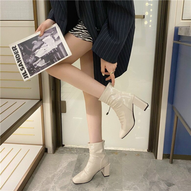 Phụ nữ 30+ muốn sang chảnh và khí chất hơn, hãy thay giày thể thao bằng kiểu giày tôn dáng này - 3