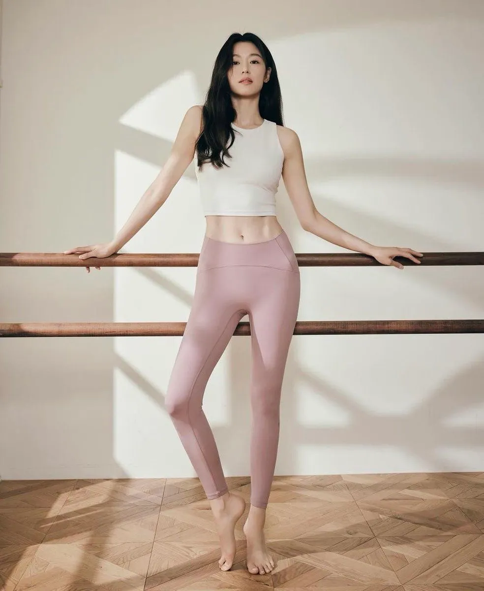 Mỹ nhân đẹp số 1 Việt Nam sống lành mạnh hệt "mợ chảnh", giữ đức tính con nhà quân đội nên U35 vẫn trẻ như gái 18 - 11