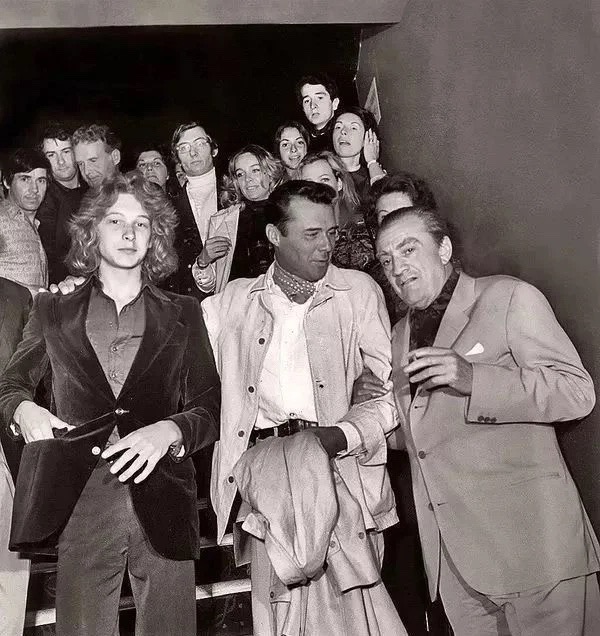 Nhìn lại đỉnh cao nhan sắc “cậu bé đẹp nhất thế giới” vừa qua đời: Đẹp đến siêu thực nhưng biến cuộc đời thành bi kịch - 10