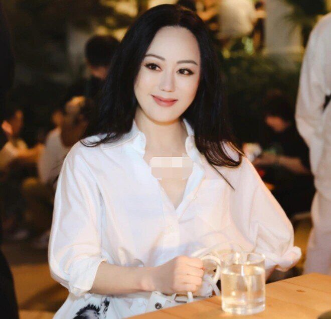 Người phụ nữ U65 có làn da căng bóng, không nếp nhăn như người 30 tuổi nhờ duy trì thói quen uống 3 loại nước mỗi ngày - 1