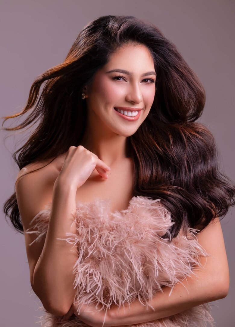 Nhan sắc quyến rũ của Á hậu Miss Cosmo 2025 và thân thế đặc biệt khiến nhiều người bất ngờ - 8