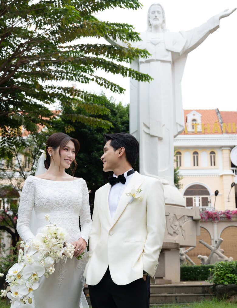 Nhan sắc dàn phù dâu "cực phẩm" trong đám cưới Chế Nguyễn Quỳnh Châu: Từ hoa hậu quốc tế đến chị đẹp - 1