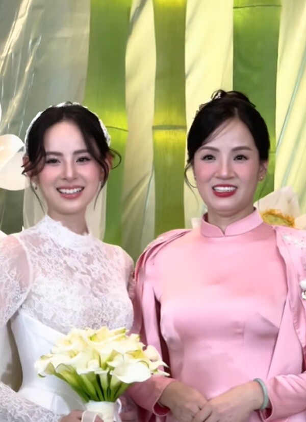 Chị gái Hương Liên có vẻ đẹp một 9 một 10 với em gái, nhìn sang mẹ ruột mới thấy gia đình toàn cực phẩm nhan sắc - 4