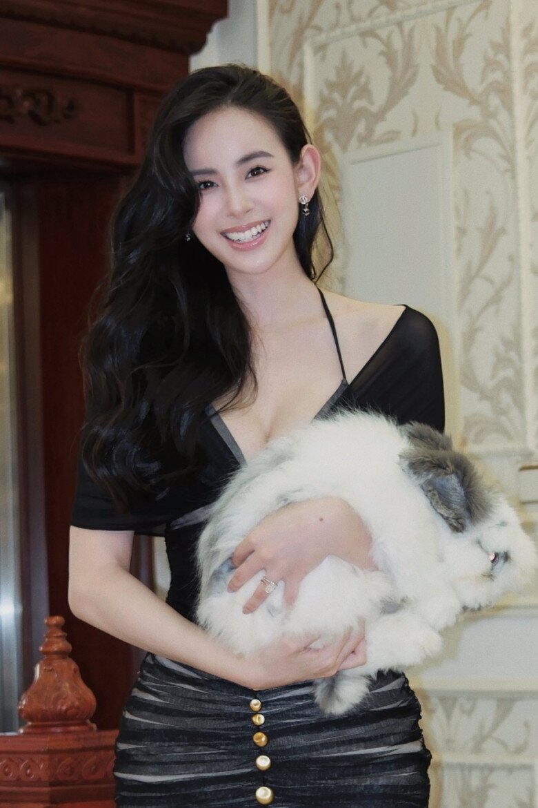 Chị gái Hương Liên có vẻ đẹp một 9 một 10 với em gái, nhìn sang mẹ ruột mới thấy gia đình toàn cực phẩm nhan sắc - 12