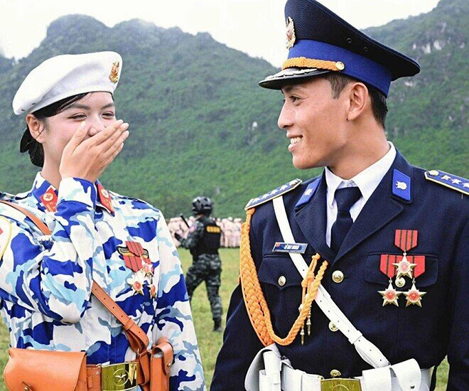 "Báu vật nhan sắc quốc gia" năm 2025: Nam thần quân đội hút 2 tỷ lượt xem, cặp đôi "hậu duệ mặt trời" gây sốt - 6