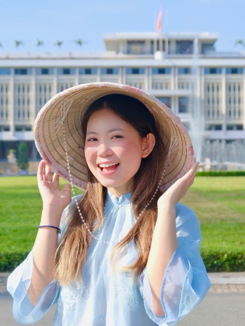 Nữ cơ phó U30 đốn tim với gương mặt &#34;búng ra sữa&#34;, ăn mặc dễ thương như nữ sinh khác hẳn khi mặc đồng phục bay - 5